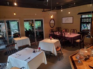 Free daily full breakfast 