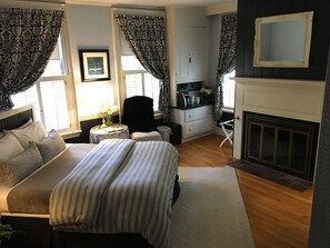 Premium bedding, WiFi, bed sheets