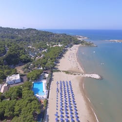 Spiaggia privata, sabbia bianca, pallavolo, un bar sulla spiaggia