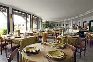 Dining - (VILLASIMIUS)