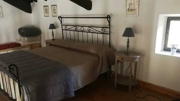 Camera con letto matrimoniale o 2 letti singoli | Minibar, una scrivania, culle/letti per bambini (a pagamento)