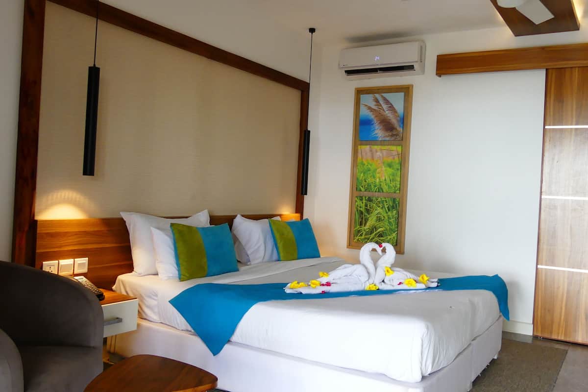Room, Ocean View | Minibar, in-room safe, desk, iron/ironing board