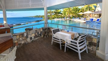 3 bars/lounges, swim-up bar, poolside bar, beach bar