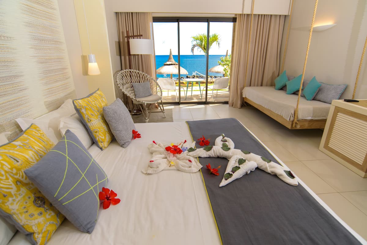 Deluxe Ocean view | 迷你吧、房內夾萬、書桌、熨斗/熨衫板