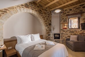 Exclusive Suite, Fireplace | In-room safe, soundproofing, free WiFi - Lameriana Luxury Village (Mylopotamos)