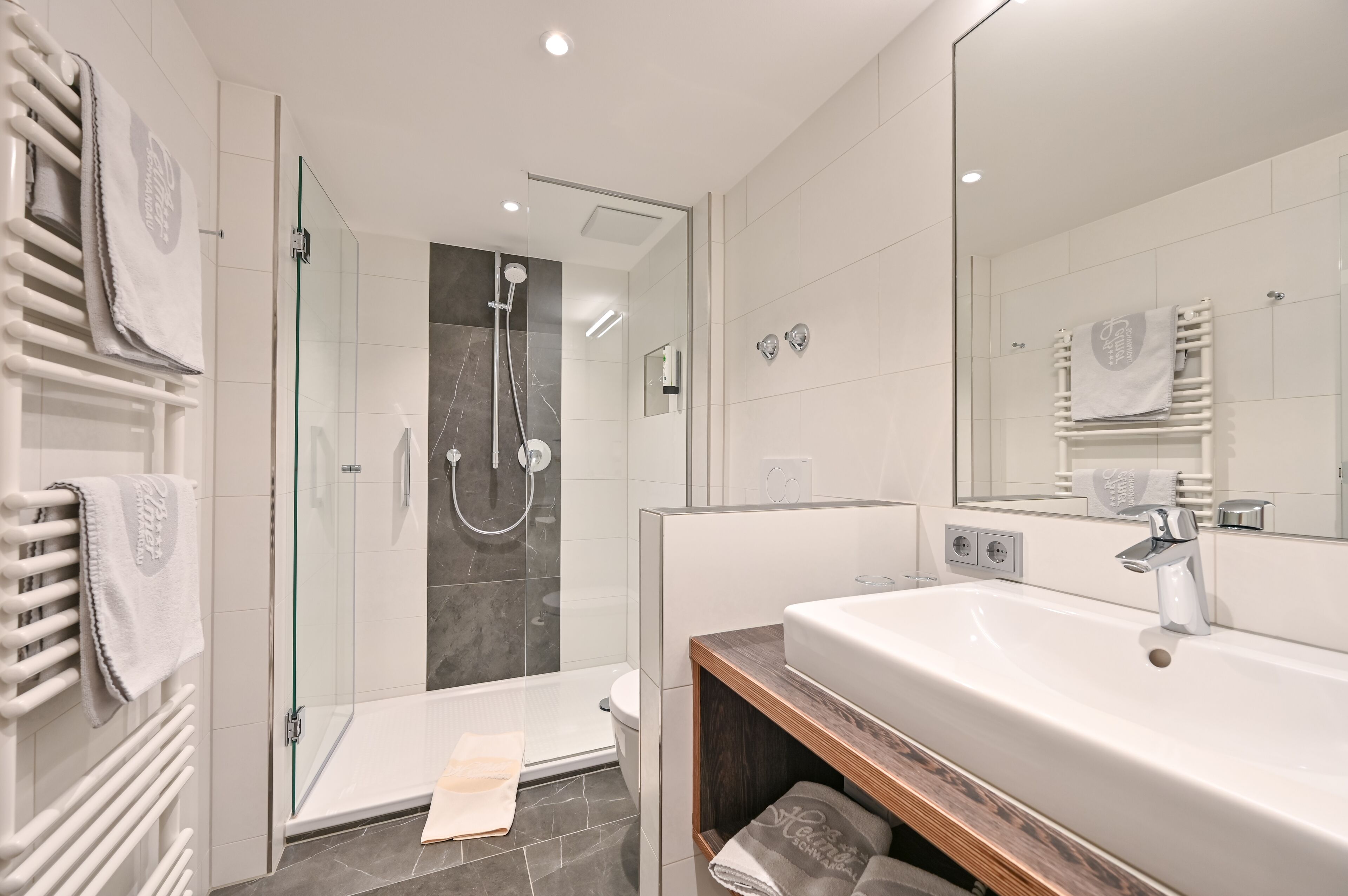 double room | bathroom | shower, towels