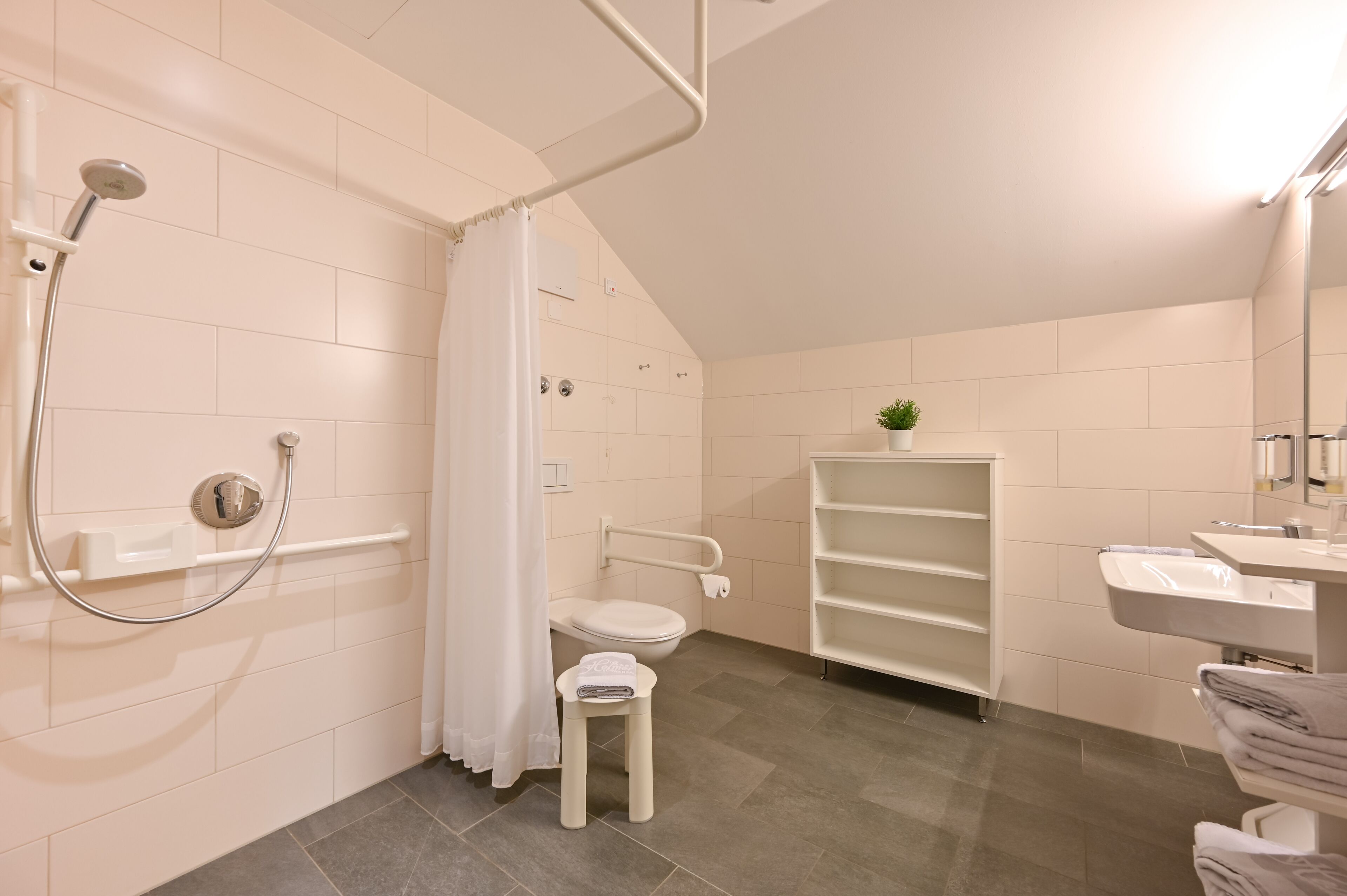 family quadruple room | bathroom | shower, towels