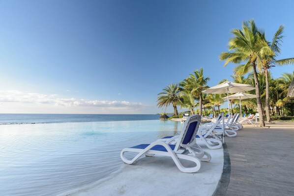Pool - Anelia Resorts & Spa (Flic-en-Flac)