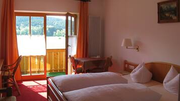 Double Room | Desk, bed sheets