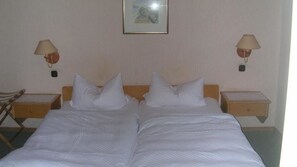 Desk, rollaway beds, free WiFi, bed sheets - Alpengasthof Geiselstein (Halblech)