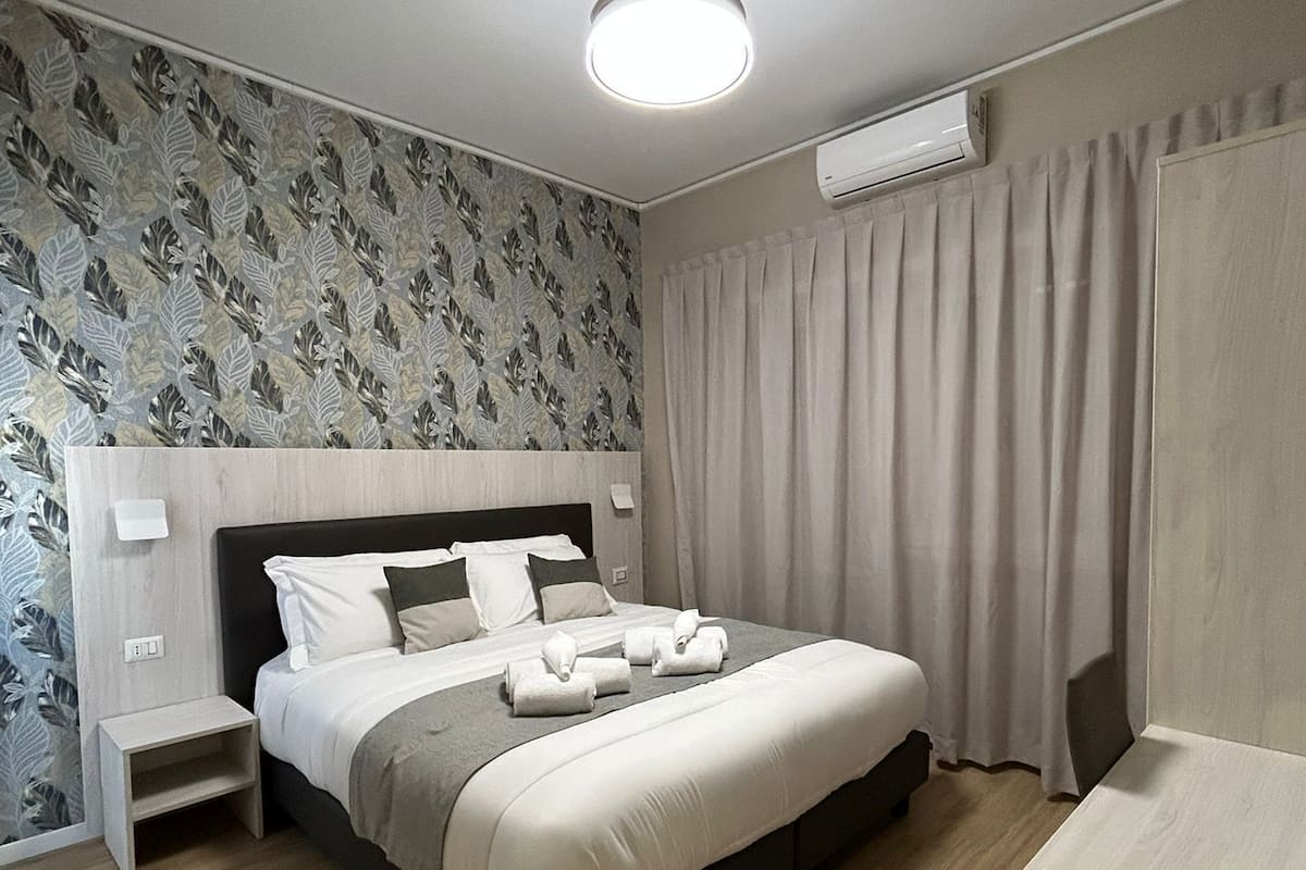 Classic Double or Twin Room, Balcony | In-room safe, blackout drapes, free WiFi, bed sheets