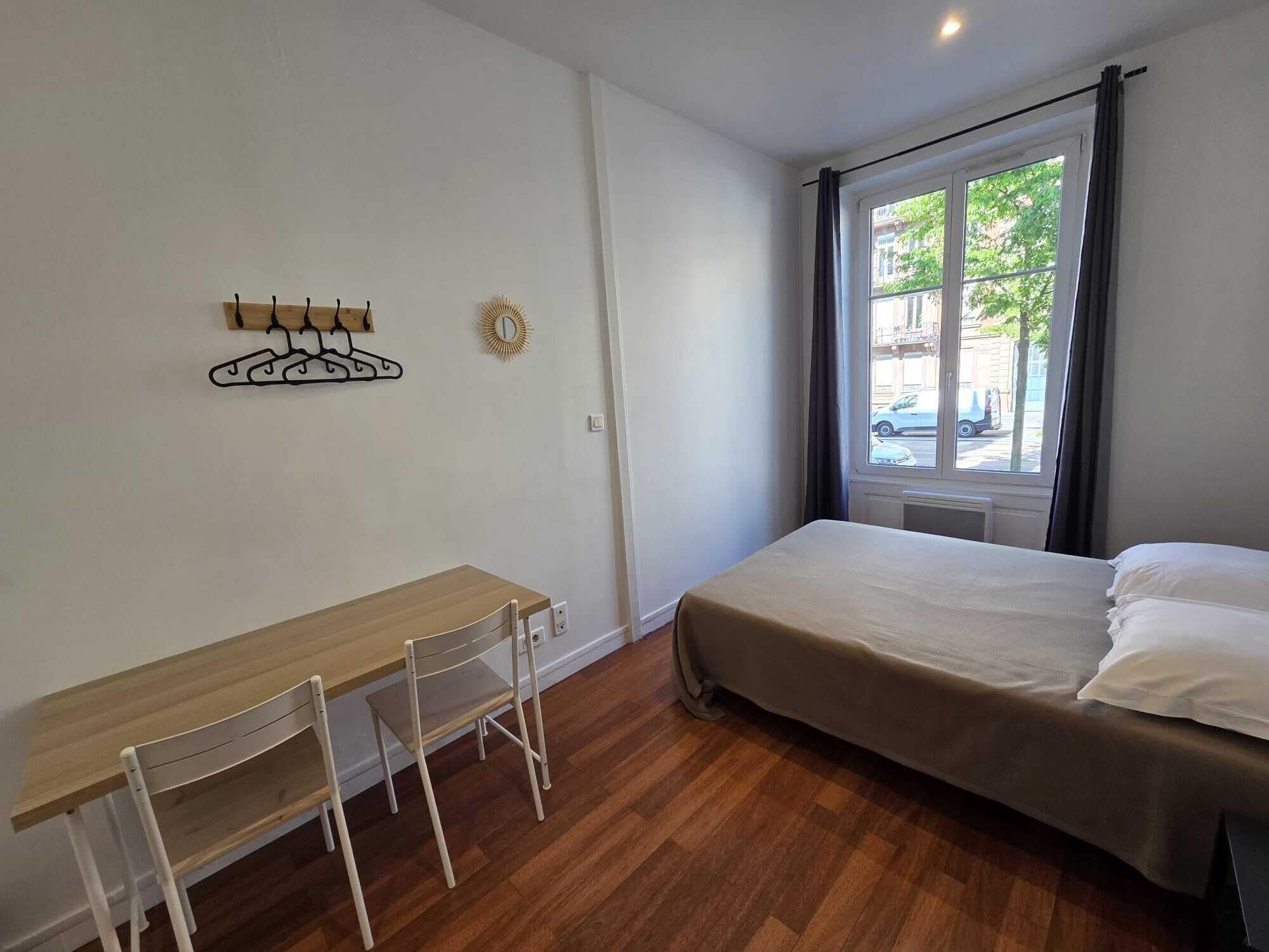 Doppelzimmer, Gemeinschaftsbad (avec lavabo) | Kostenloses WLAN, Bettwäsche