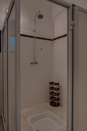 Bathroom - Riad Elaissi (Ahmar Laglalcha)