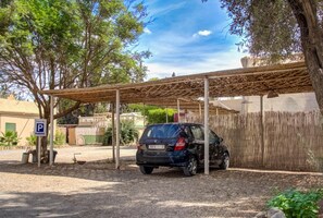 Property grounds - Riad Elaissi (Ahmar Laglalcha)