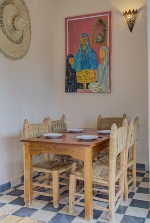 Dining - Riad Elaissi (Ahmar Laglalcha)