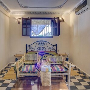 Interior - Riad Elaissi (Ahmar Laglalcha)