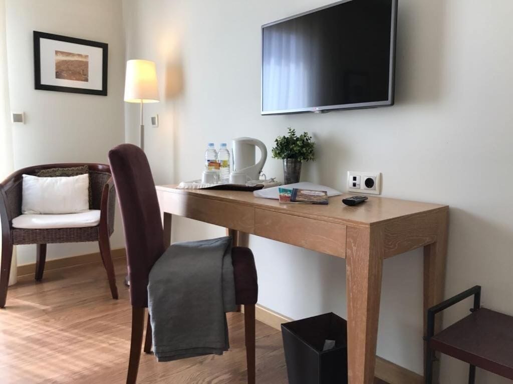 19 bedrooms, in-room safe, desk, blackout curtains