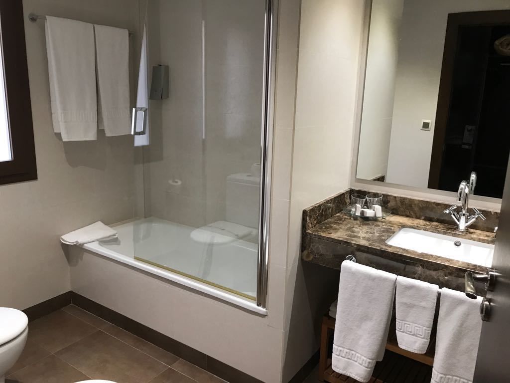 deep-soaking bathtub, free toiletries, hair dryer, towels