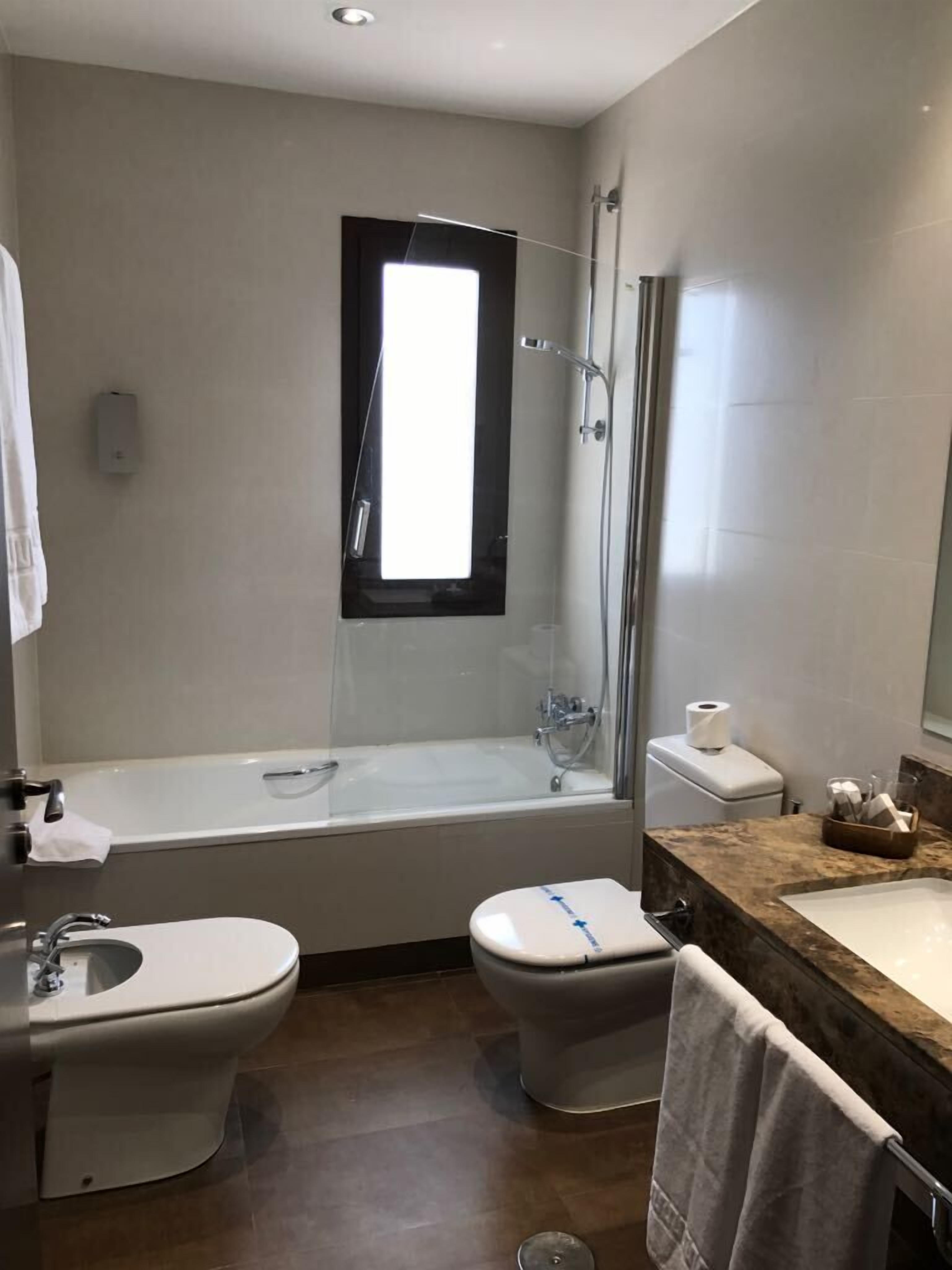 junior suite | bathroom | deep-soaking bathtub, free toiletries, hair dryer, towels