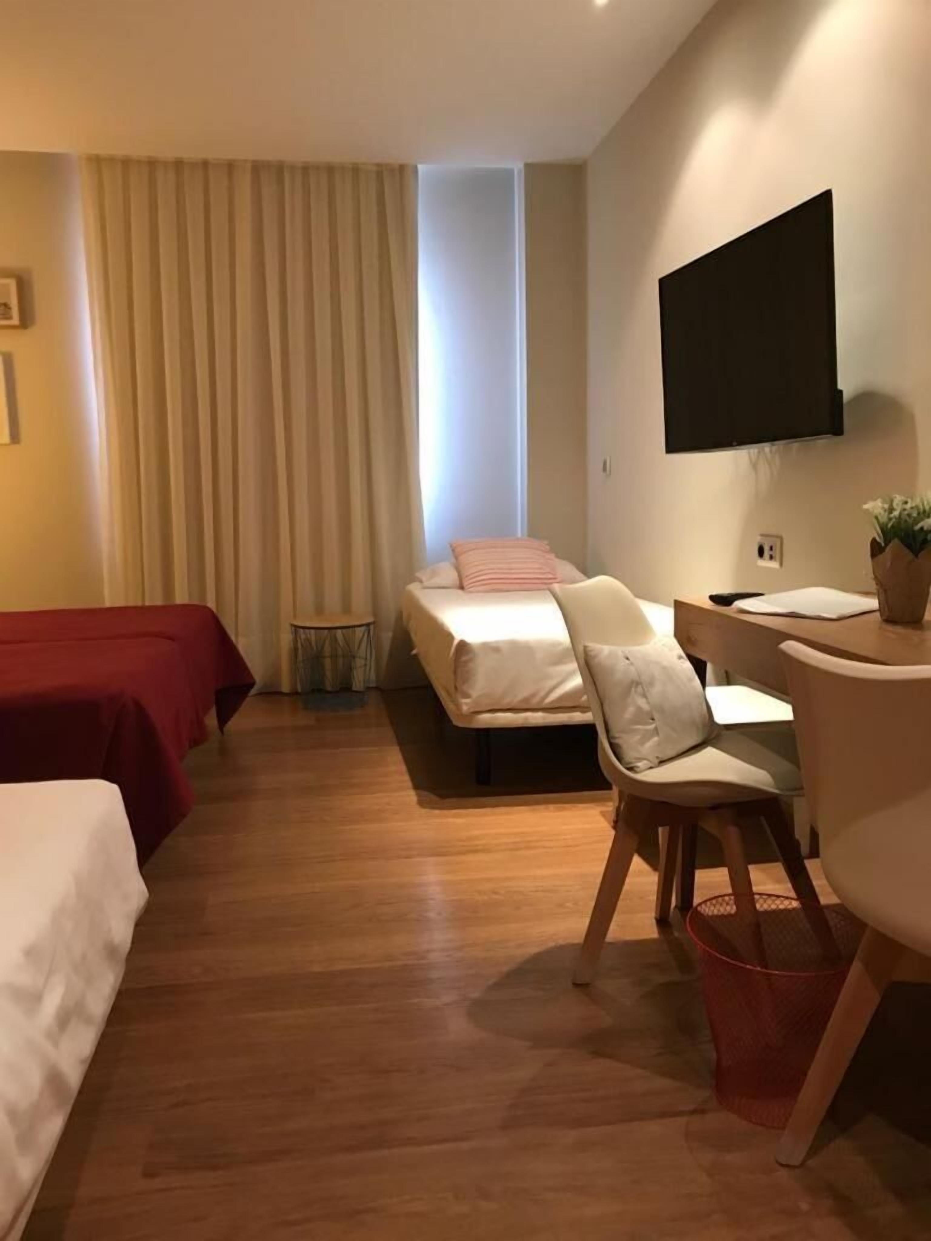 19 bedrooms, in-room safe, desk, blackout curtains