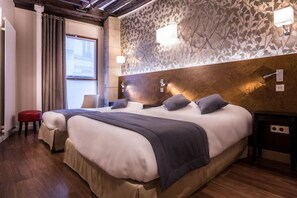 Kamar Triple Superior | Brankas dan didekorasi berbeda-beda