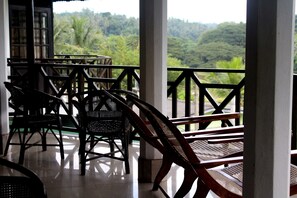 Desk, free WiFi