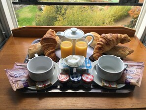 Continental breakfast on weekdays (EUR 10 per person) - Nadaud Hôtel (Paris)