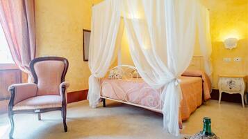 Superior Double Room, Balcony, City View (14) | Frette Italian sheets, minibar, desk, soundproofing