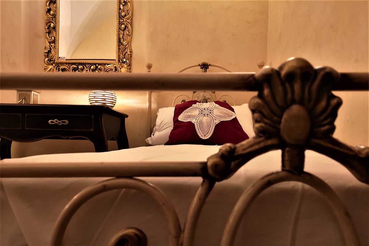 Neljän hengen superior-huone, esteetön, tupakointi kielletty (13) | Italialaiset Frette-lakanat, minibaari, työpöytä, äänieristys