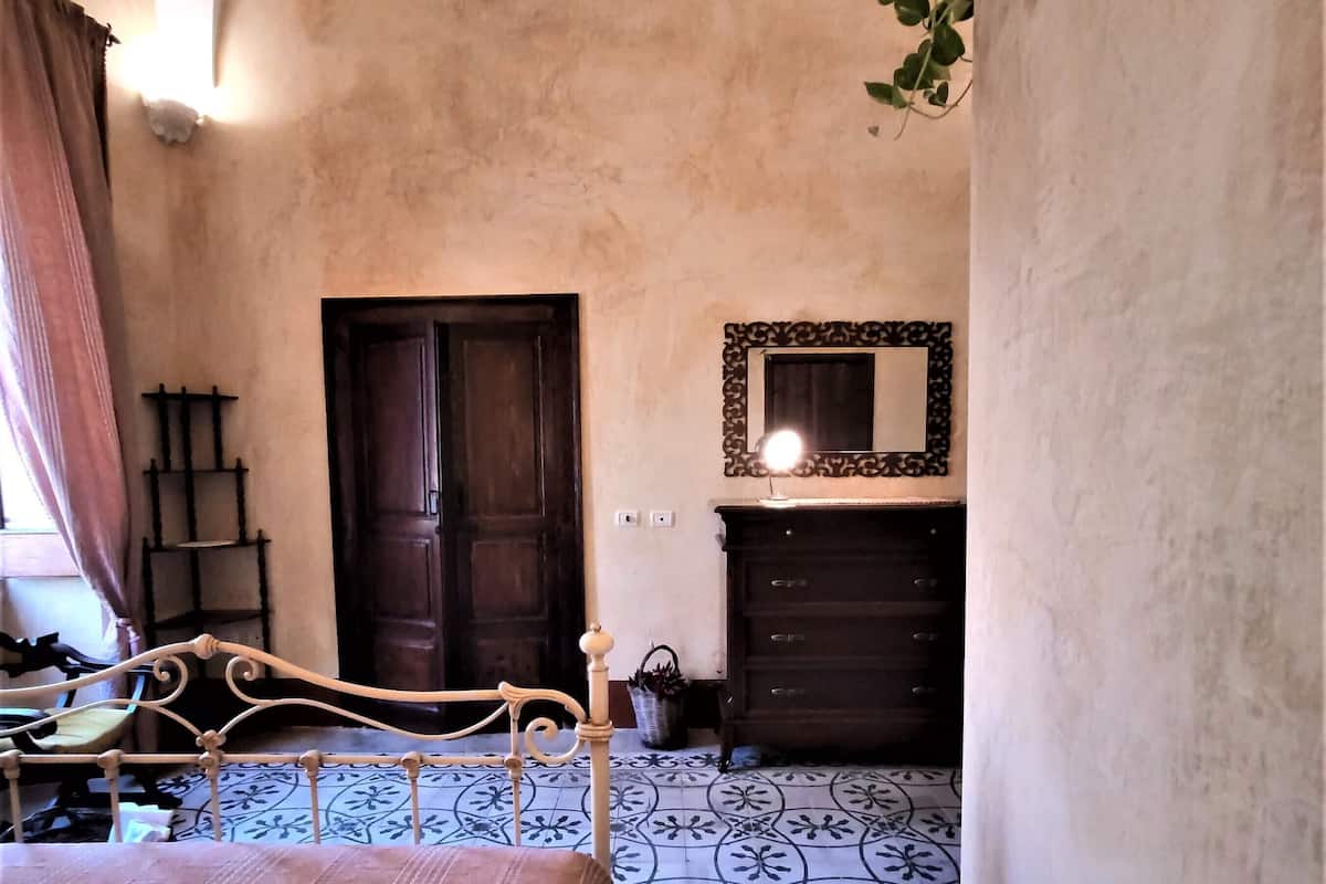 Kahden hengen superior-huone, jääkaappi, kaupunkinäköala (9) | Italialaiset Frette-lakanat, minibaari, työpöytä, äänieristys