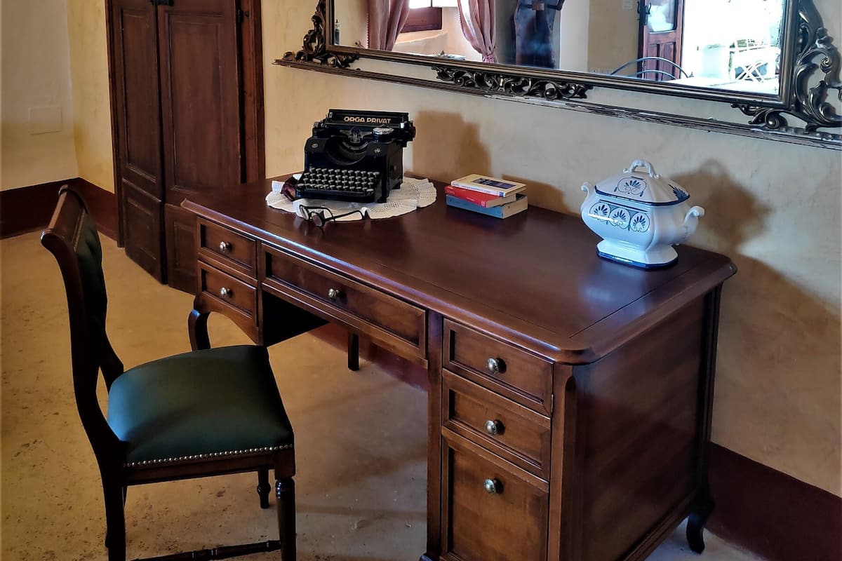 Kolmen hengen luksushuone, esteetön, tupakointi kielletty (11) | Italialaiset Frette-lakanat, minibaari, työpöytä, äänieristys