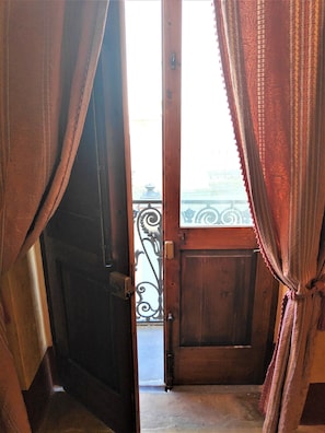 Chambre Double Supérieure, balcon, vue ville (14)