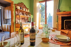 In-room dining - Villa Lauretana (Torrita di Siena)