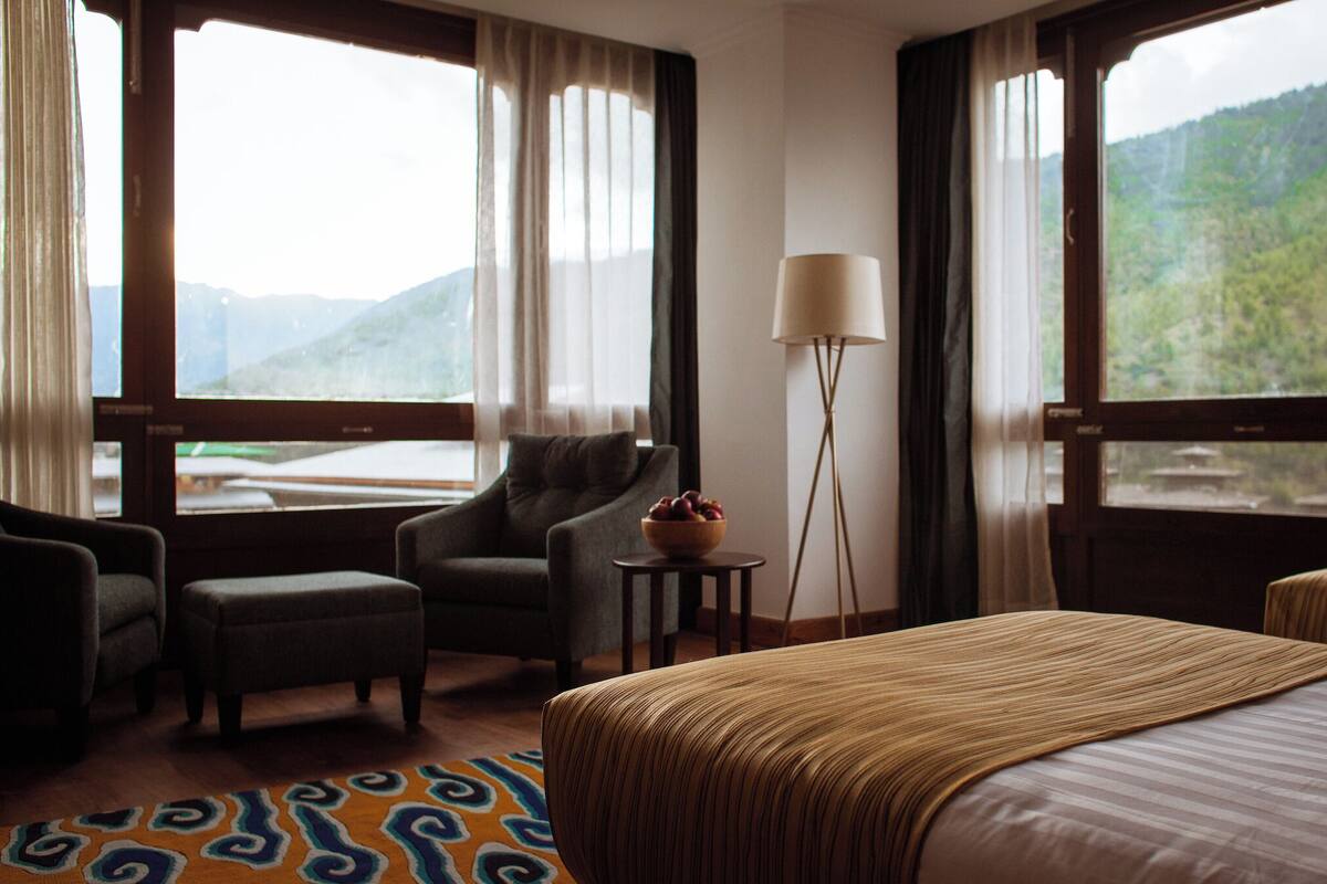 1 bedroom, premium bedding, memory foam beds, minibar