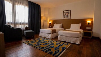 Ropa de cama de alta calidad, colchones con efecto memoria y minibar
