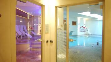 Sauna, hot tub, steam room, Turkish bath/hammam, body treatments