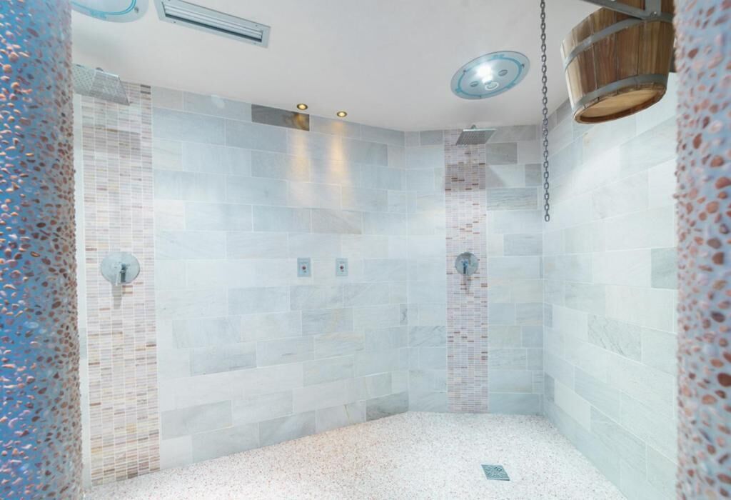 sauna, hot tub, steam room, turkish bath/hammam, body treatments