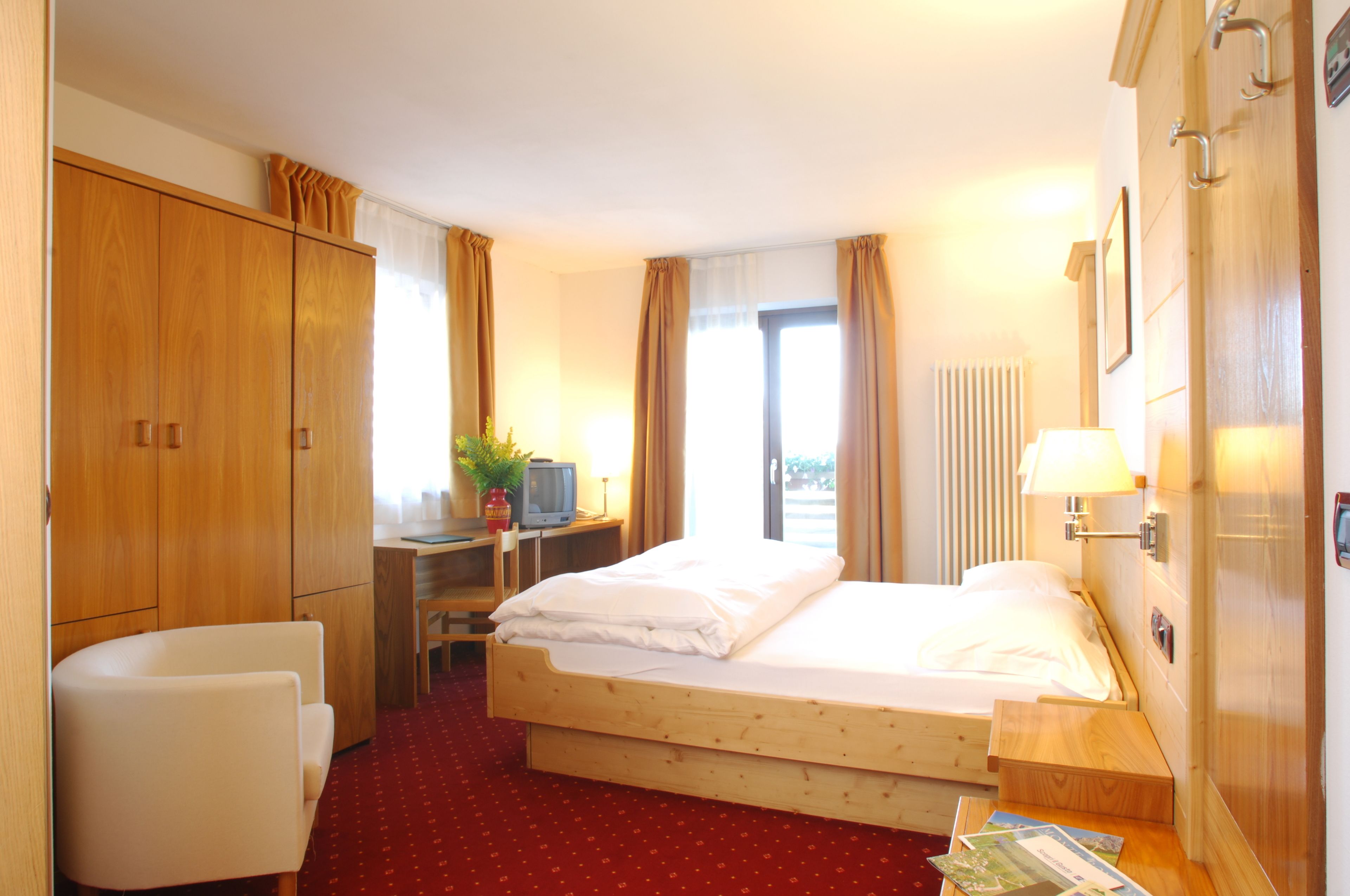 classic double or twin room, 1 double or 2 single beds | in-room safe, desk, soundproofing, cots/infant beds