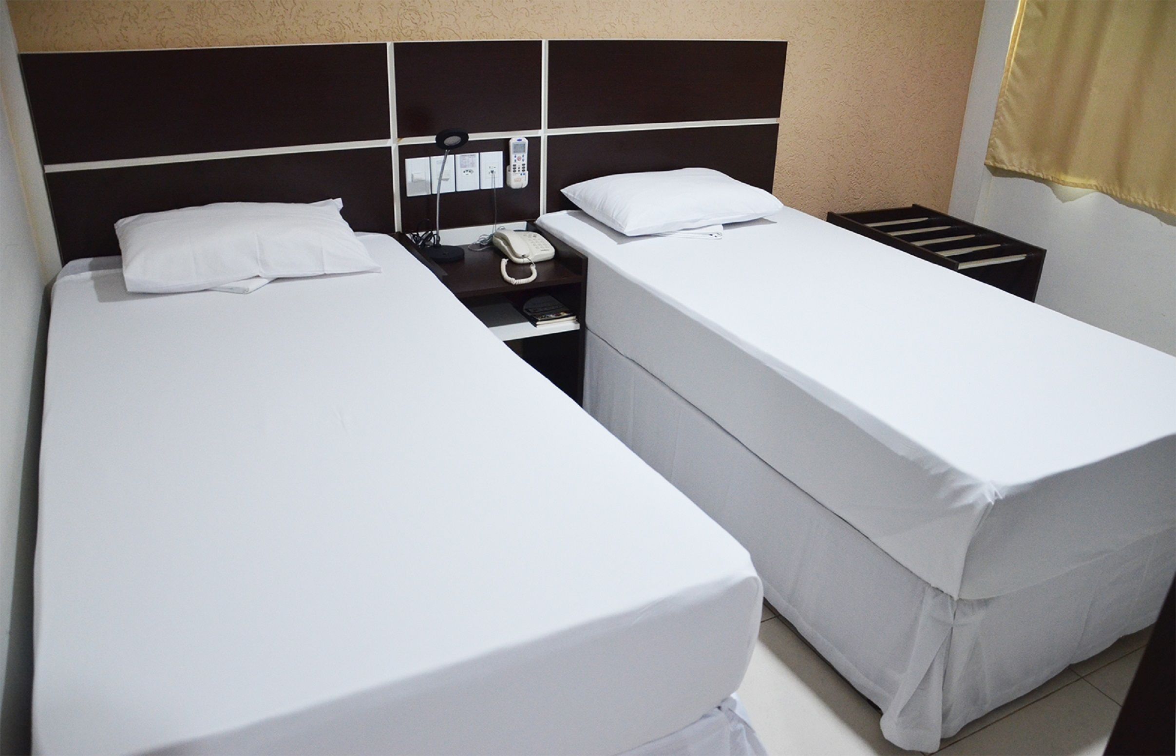 deluxe double room | minibar, desk, free wifi
