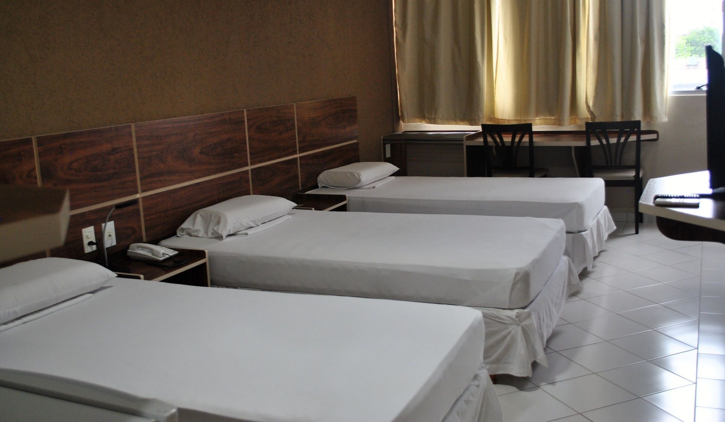 deluxe triple room | minibar, desk, free wifi