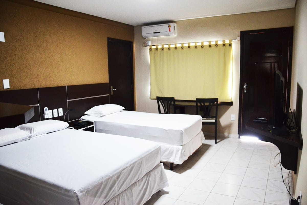 deluxe single room | minibar, desk, free wifi