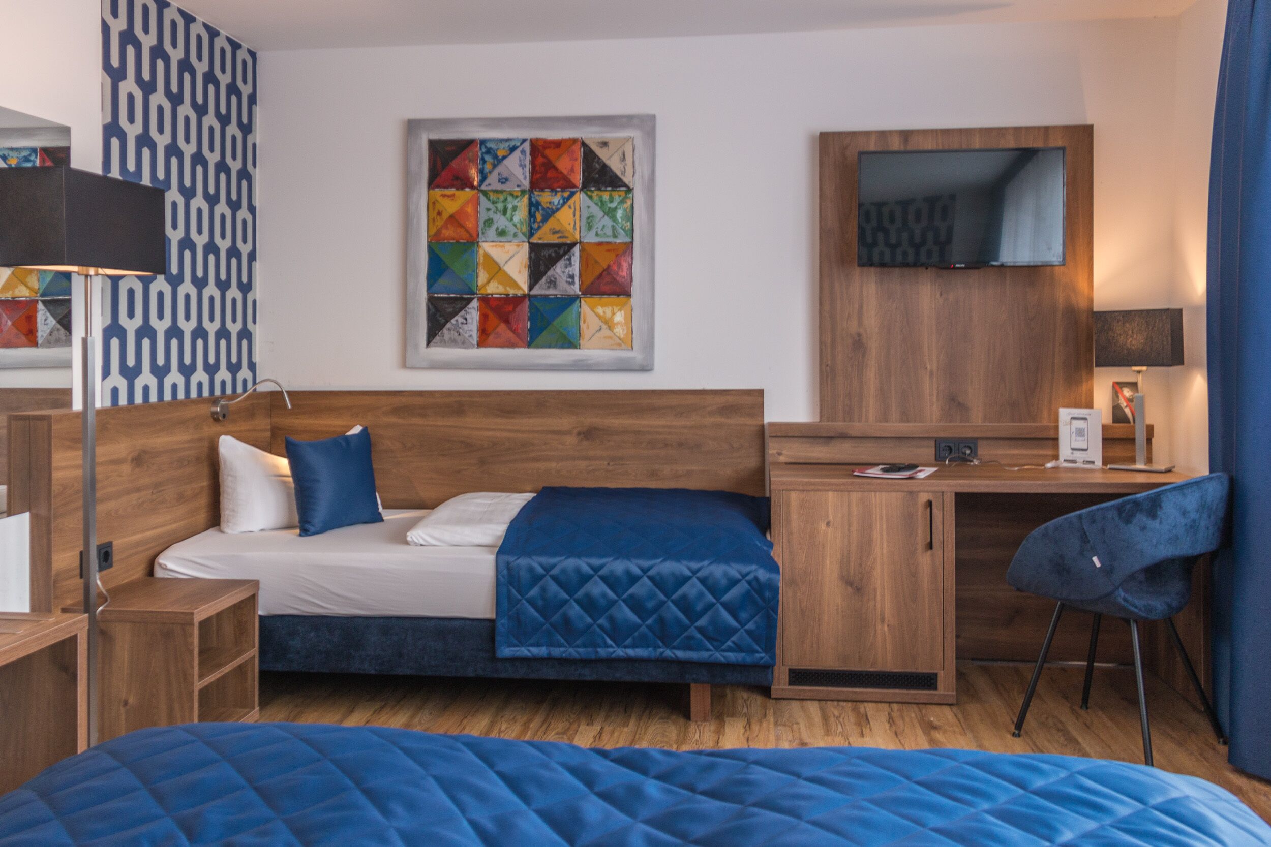 triple room | desk, blackout curtains, soundproofing, free wifi