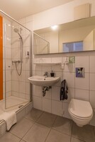 Ducha, secador de pelo, toallas