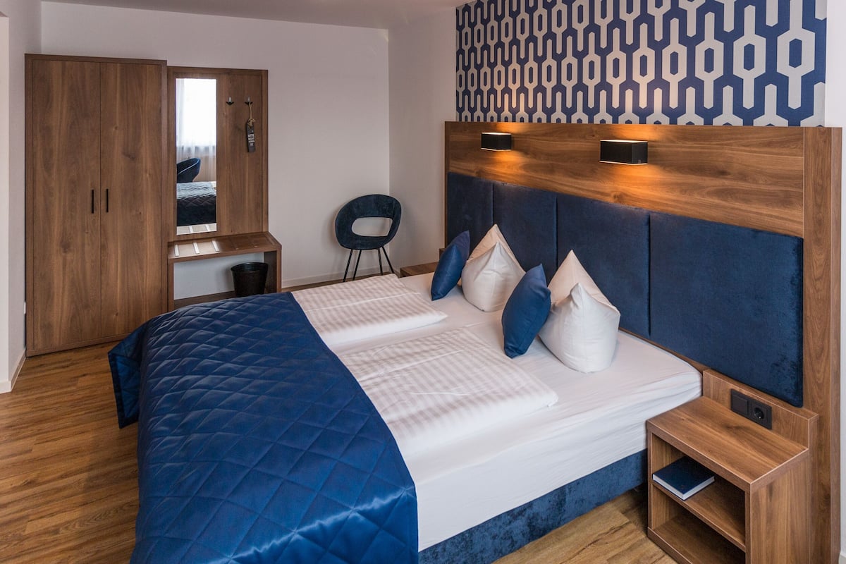 standard double room | desk, blackout curtains, soundproofing, free wifi