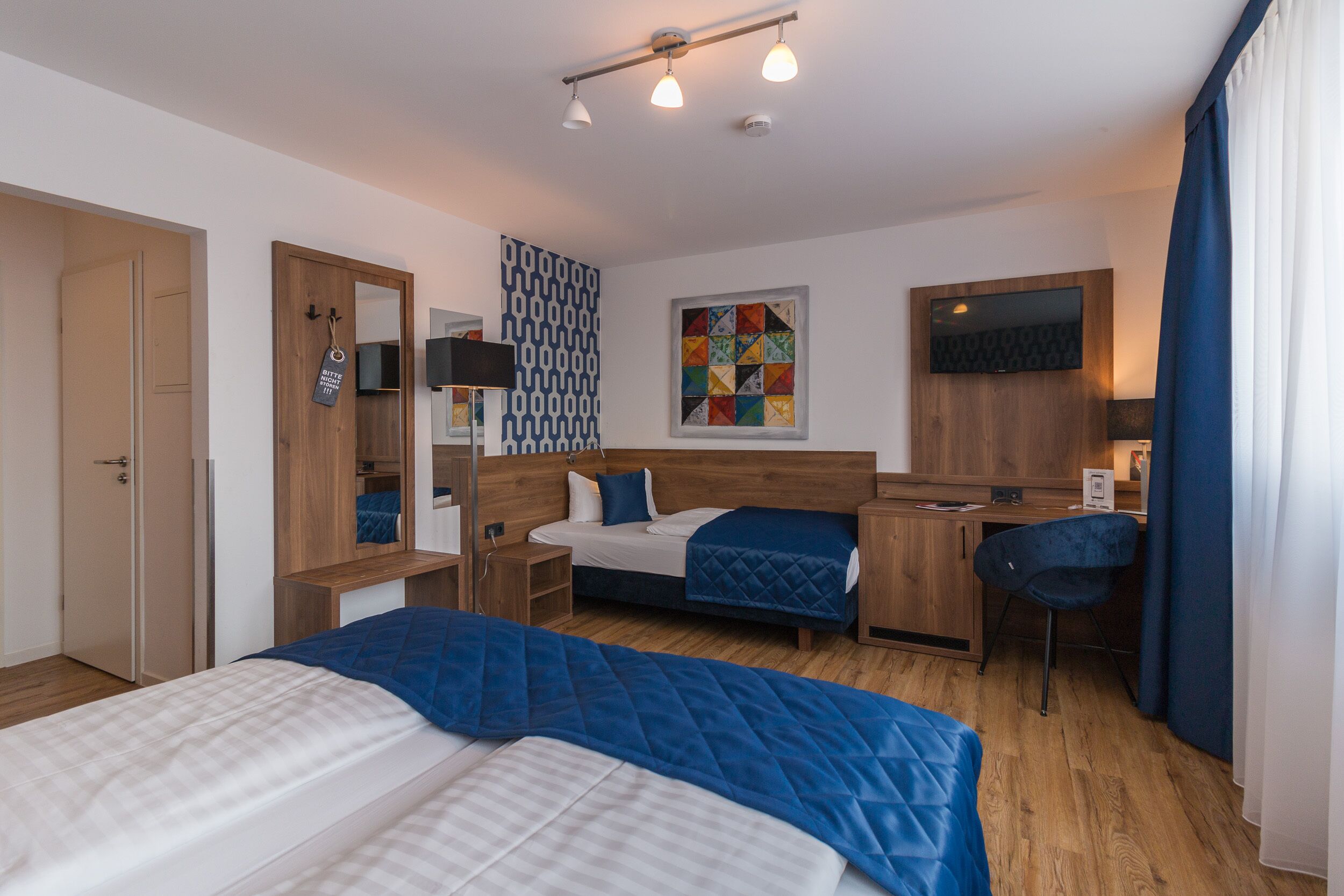 triple room | desk, blackout curtains, soundproofing, free wifi