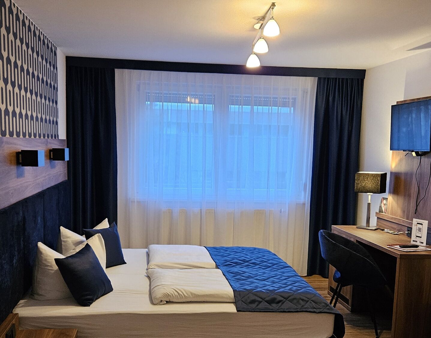 standard double room | desk, blackout curtains, soundproofing, free wifi
