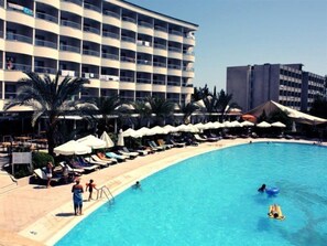 Piscine couverte, piscine extérieure