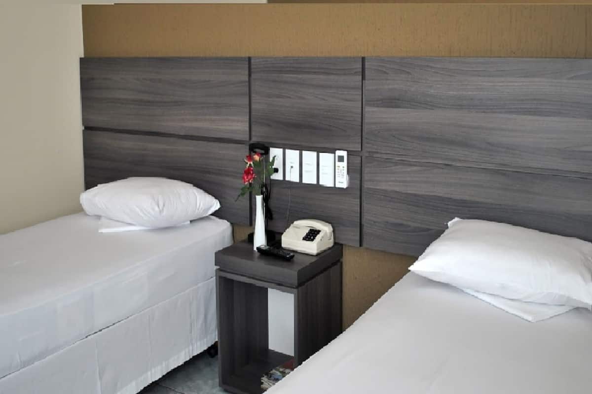 deluxe twin room, 2 single beds, private bathroom | minibar, desk, free wifi