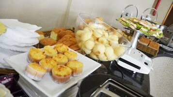 Inbegriffenes kontinentales FrĂŒhstĂŒck