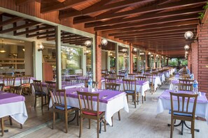 Spécialités Cuisine locale et internationale